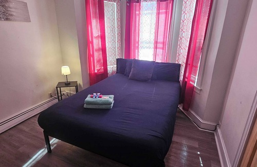 North Providence Apartment | The Middle flight Spacious 4-bedroom apartment with AC in North Providence