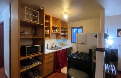 Kalispell Cabin | The Migration Haven! Charming 2-bedroom cabin in wonderful Somers with WiFi