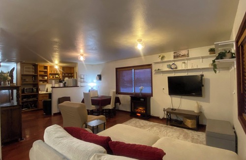 Kalispell Cabin | The Migration Haven! Charming 2-bedroom cabin in wonderful Somers with WiFi