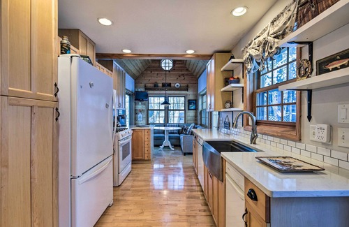 Hazelhurst Cabin | 'The Minocqua Blue House' w/Private Beach & Pier