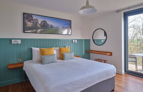 Chittlehamholt Resort | The Mole Resort, 4 Bedroom Valley View Luxury Lodge with Hot Tub