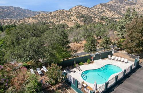 Three Rivers House | The Moro | Sequoia Motel RM3