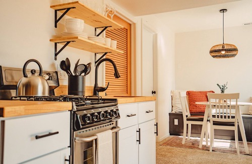 Stetson Hills Apartment | The Nook- Private Walkout Studio With Full Kitchen & Hot Tub!