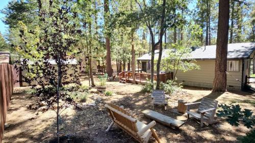 The Village Ski Chalet | The Oasis Chalet - Walking distance to The Village, The Lake, and Alpine Slide!