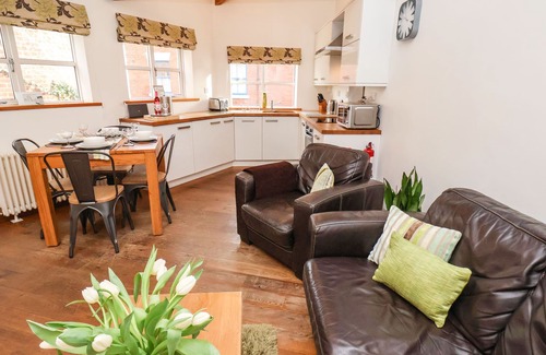 Whitby Cottage | THE OLD BLACKSMITH'S WORKSHOP, family friendly in Whitby