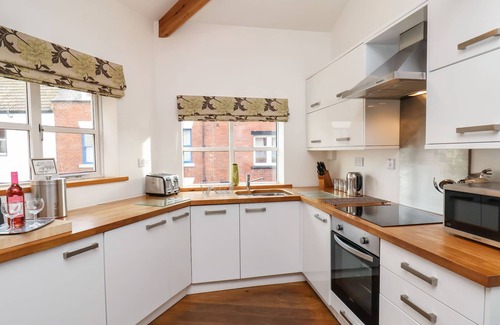 Whitby Cottage | THE OLD BLACKSMITH'S WORKSHOP, family friendly in Whitby