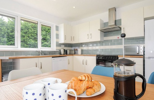 Saltash Cottage | THE OLD FORGE, pet friendly, with a garden in Trerulefoot
