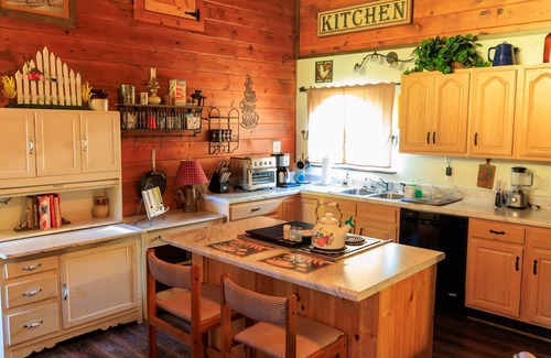 Hixson House | The Ole Pole Barn at Dry Creek Hideaways