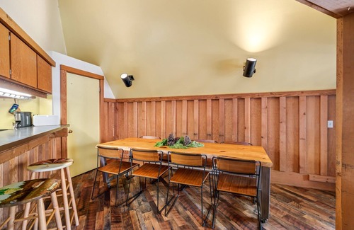 Bear Valley Cabin | The only Bear Valley lakefront + beachfront cabin with ski in-out access