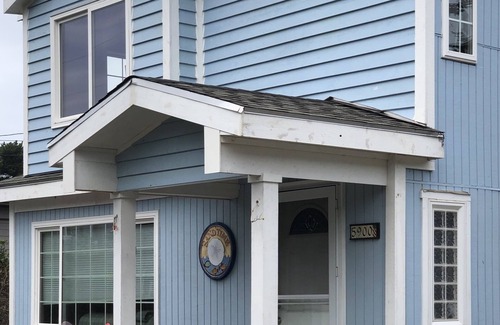 Tierra Del Mar Cabin | The Oregon beach cabin is a couple of minutes from a quiet beach.