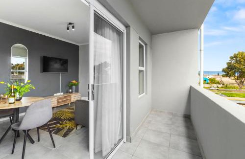 Bloubergstrand Apartment | The Orion 18 by Host Agents