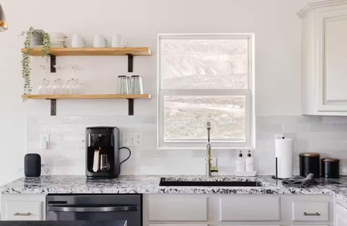 Palisade House | The Pali House A - Wine Country Getaway - 10 Acres w/stunning views