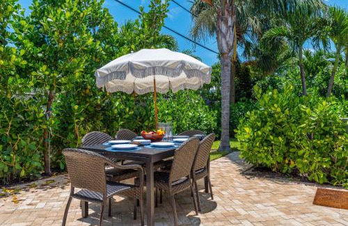 Southside Villa | The Palm Grove