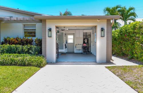 Southside Villa | The Palm Grove