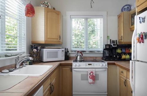 The Meadows House | The Palms -3 bedroom 2 bath home in The Meadows w/pool oasis & guest cottage