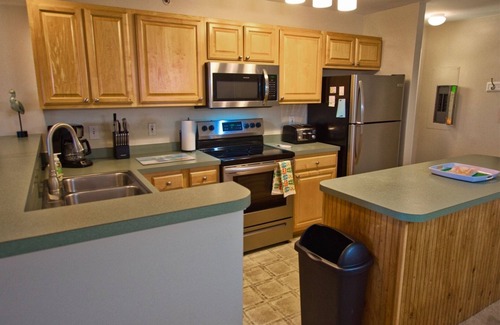 Rehoboth Beach House | The Palms * 3BR LUXURY CONDO w FREE POOL ACCESS - Sleeps 8 - 10