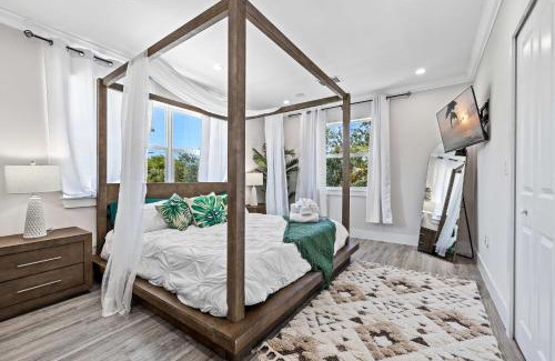 Palm Beach - West Palm Beach Villa | THE PALMS 3BR-Minutes to Beach, Scuba, Downtown, Airport