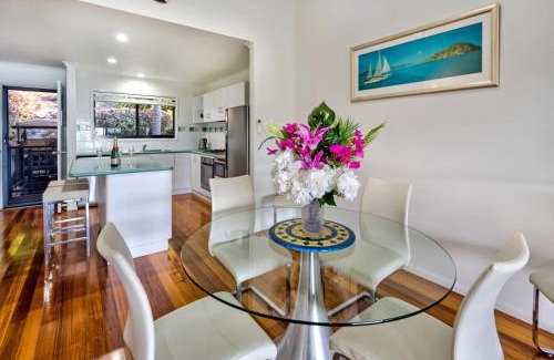 Hamilton Island Apartment | The Panorama 3, Hamilton Island 2 Bedroom 2 Bathroom Ocean View Modern Apartment