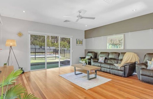 St. Georges Basin House | The Park Villa - Pool, Family Friendly