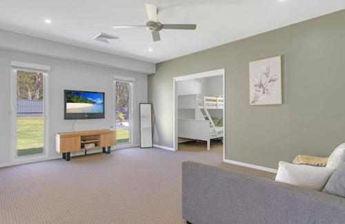 St. Georges Basin House | The Park Villa - Pool, Family Friendly