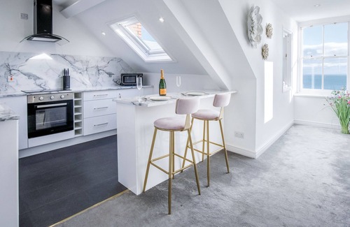 Tenby Apartment | The Penthouse - Luxury 1 Bed - Panorama - Tenby