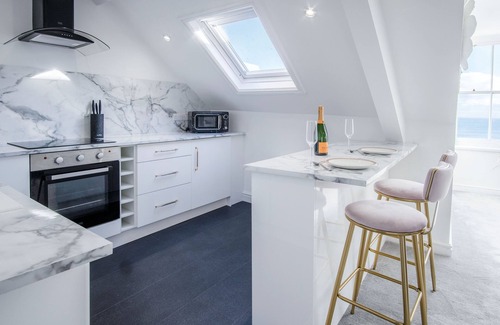 Tenby Apartment | The Penthouse - Luxury 1 Bed - Panorama - Tenby