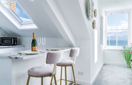 Tenby Apartment | The Penthouse - Luxury 1 Bed - Panorama - Tenby