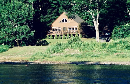 Northville House | The Perfect Adirondack Getaway Waterfront Cabin