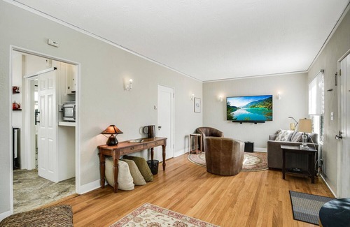 Coronado Cottage | The Perfect Coronado Retreat - Centrally located minutes from shops & the beach