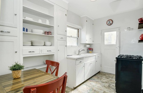 Coronado Cottage | The Perfect Coronado Retreat - Centrally located minutes from shops & the beach