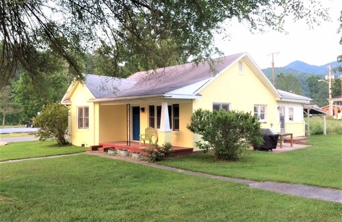 Damascus House | The perfect place to enjoy all that Damascus, Trail Town USA, offers!
