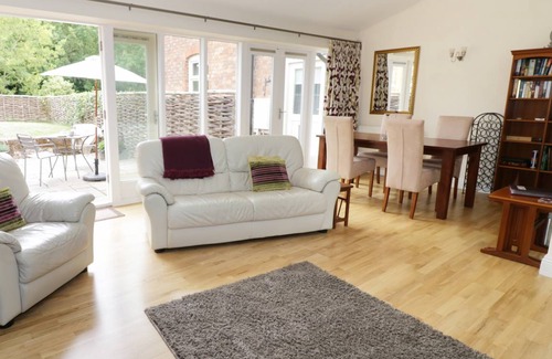 Droitwich Cottage | The Perry Shed