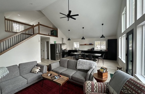 Hartsel Cabin | The Pine Haven A Modern Cabin In the Trees. Close to Buenavista!