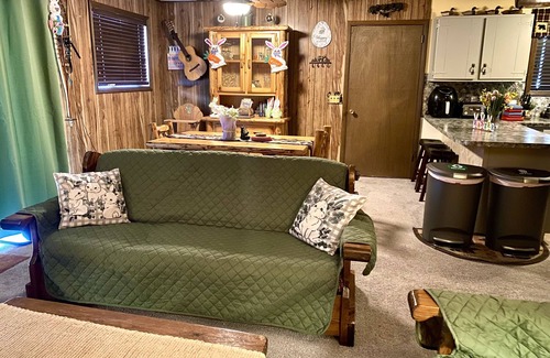 Tobyhanna Ski Chalet | 🐻The Poconos Rustic Cozy Bear Chalet Pet-Friendly