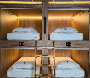 L'Olivereta Hostel | The POD Suite Hostel Village