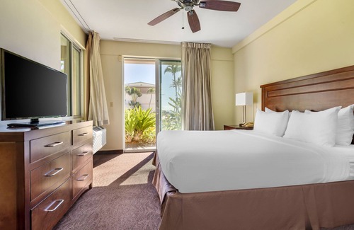Poipu Resort | The Point at Poipu - 2 BEDROOM PARTIAL OCEAN VIEW 1 KING 2 TWIN OR 1 QUEEN STE