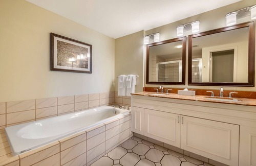 Poipu Resort | The Point at Poipu - 2 BEDROOM PARTIAL OCEAN VIEW 1 KING 2 TWIN OR 1 QUEEN STE