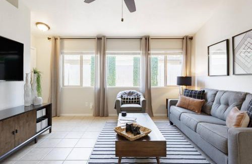 Paradise Valley Village House | The "pool Cottage" Upgraded Home Free Heated Pool