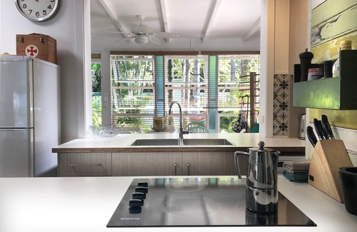 Port Douglas House | The Port Douglas Artists' Nook