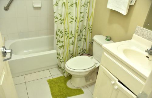 Saint Andrew Bed & Breakfast | The president room 5 minutes to Devon House 4 Waterloo Avenue Kingston