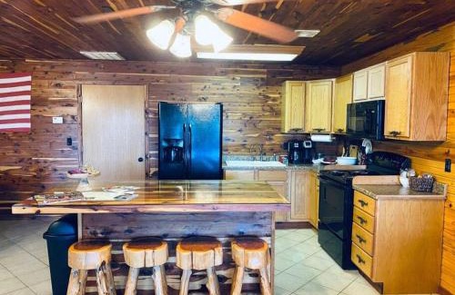 Eureka Springs Apartment | The Presidential Barndominium in the Stable at Bear Mountain