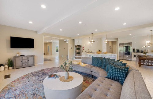 Palm Desert Villa | The Quail a Modern Desert Oasis with 16 Beds sleeps 23 Guests
