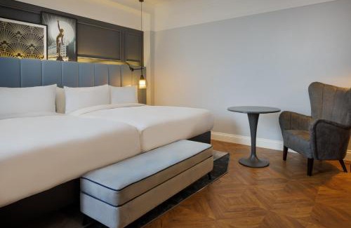 Leeds City Center Hotel | The Queens Hotel