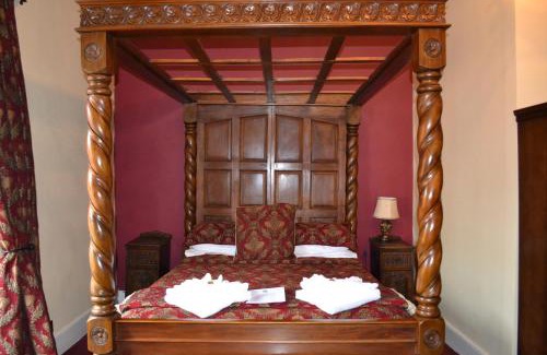 Llangadog Hotel | The Red Lion