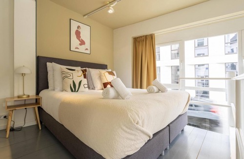 Antwerp Apartment | The Red With Pearls in Antwerp