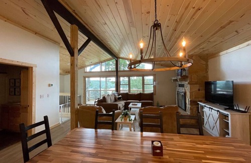 Alpine Lake Apartment | The Refuge-lake views at Alpine Lake