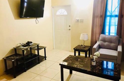 Montego Bay Apartment | The Rest Stop Front- 15 mins from MBJ/24hr Security