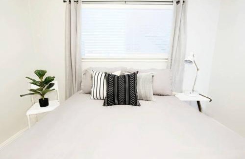 Old East Dallas Apartment | The Resting Space - FREE ARBORETUM TICKETS