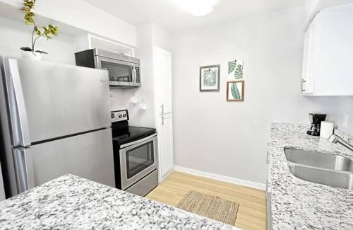Old East Dallas Apartment | The Resting Space - FREE ARBORETUM TICKETS