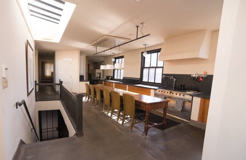Crossroads Arts District Condo | The Rieger Hotel